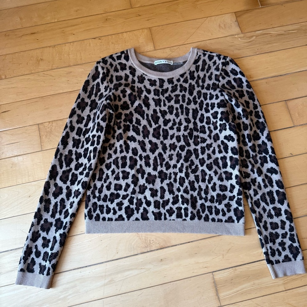 ALICE + OLIVIA Connie Embellished Leopard Sweater long Sleeves Top Size: M - Picture 3 of 11